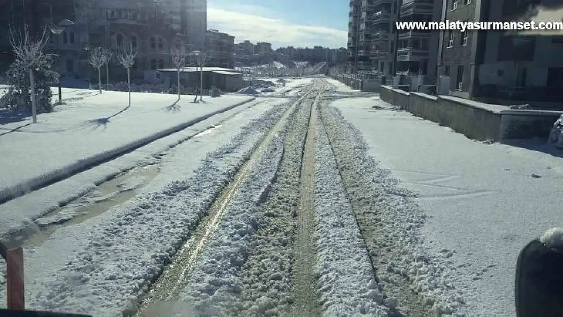 Şehitkamil'de kar mesaisi aralıksız sürüyor