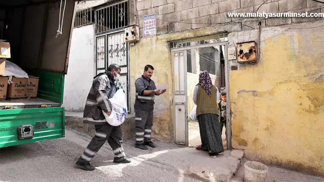 Şehitkamil'de on binlerce aileye gıda yardımı desteği