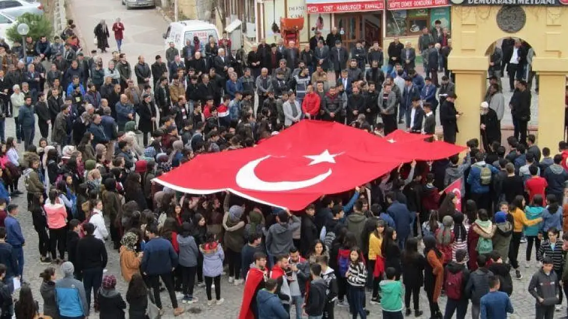 Şehitlere saygı, hain saldırıya tepki yürüyüşü yapıldı