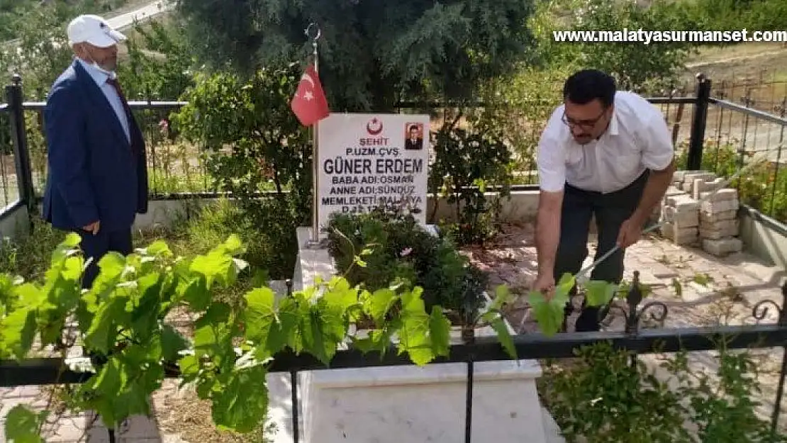 Şehitliğe anlamlı ziyaret