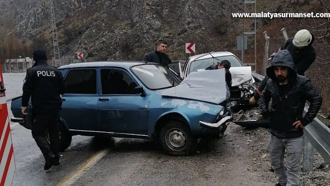 Şerit ihlali kazaya neden oldu:  5 yaralı