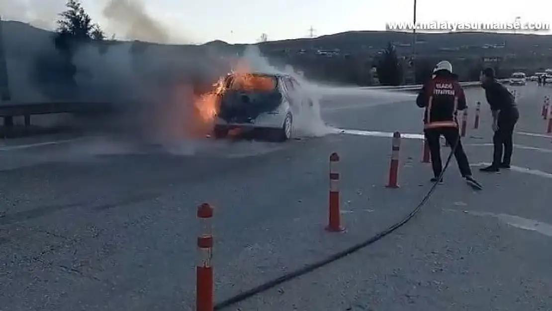 Seyir halindeki araç alev topuna döndü