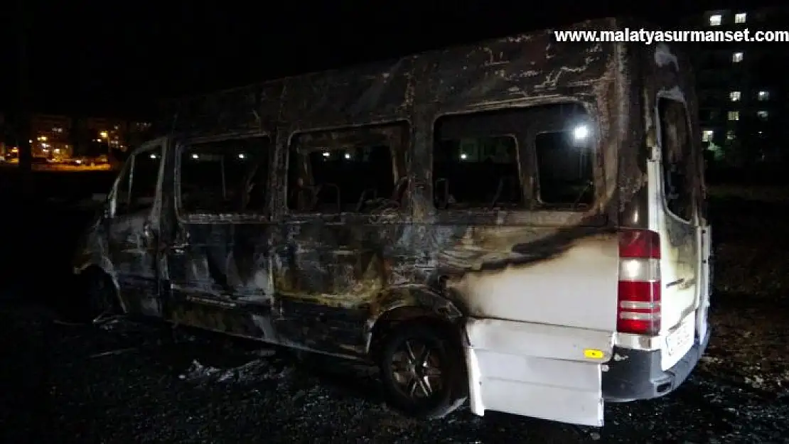 Seyir halindeyken aniden alev aldı, bomba gibi patladı