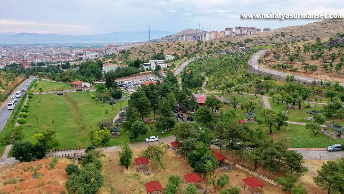 Sıcaklardan bunalan vatandaşlar Beydağı Tabiat Parkına akın etti