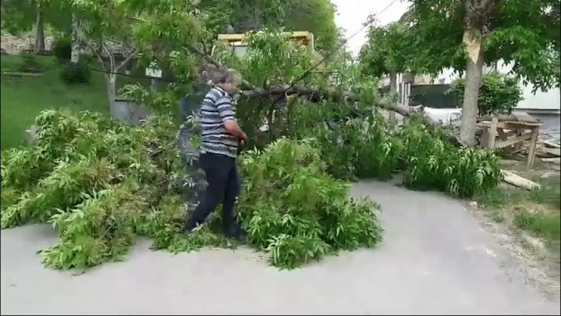 Şiddetli Rüzgar Etkili Oldu