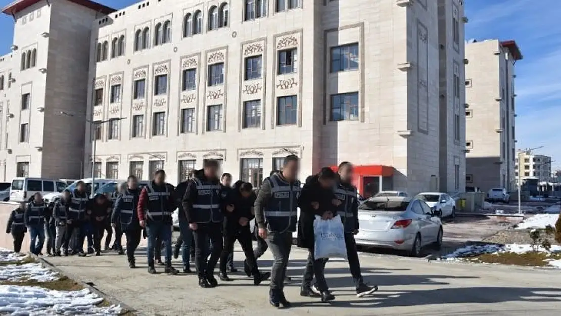 Siirt merkezli 4 ilde oto hırsızlığı operasyonu: 9 gözaltı