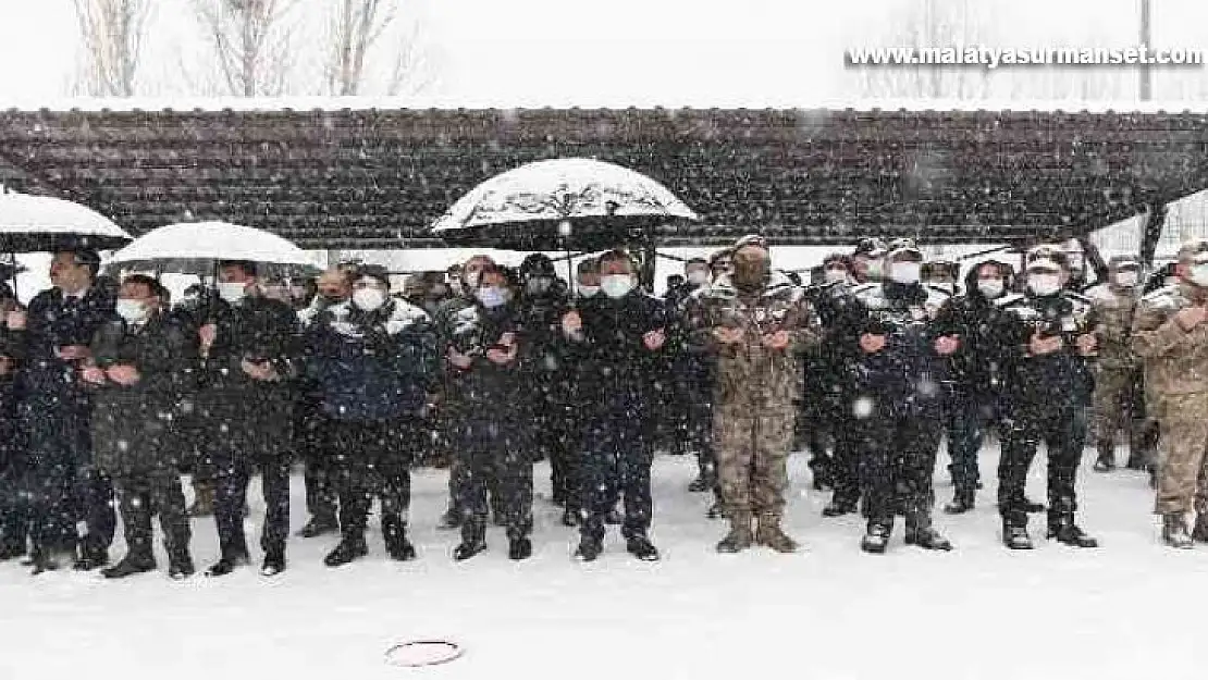 Silah kazasında hayatını kaybeden polis memleketine uğurlandı