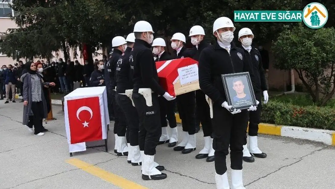 Silahının ateş alması sebebi ile yaşamını yitiren polis memuru memleketine uğurlandı