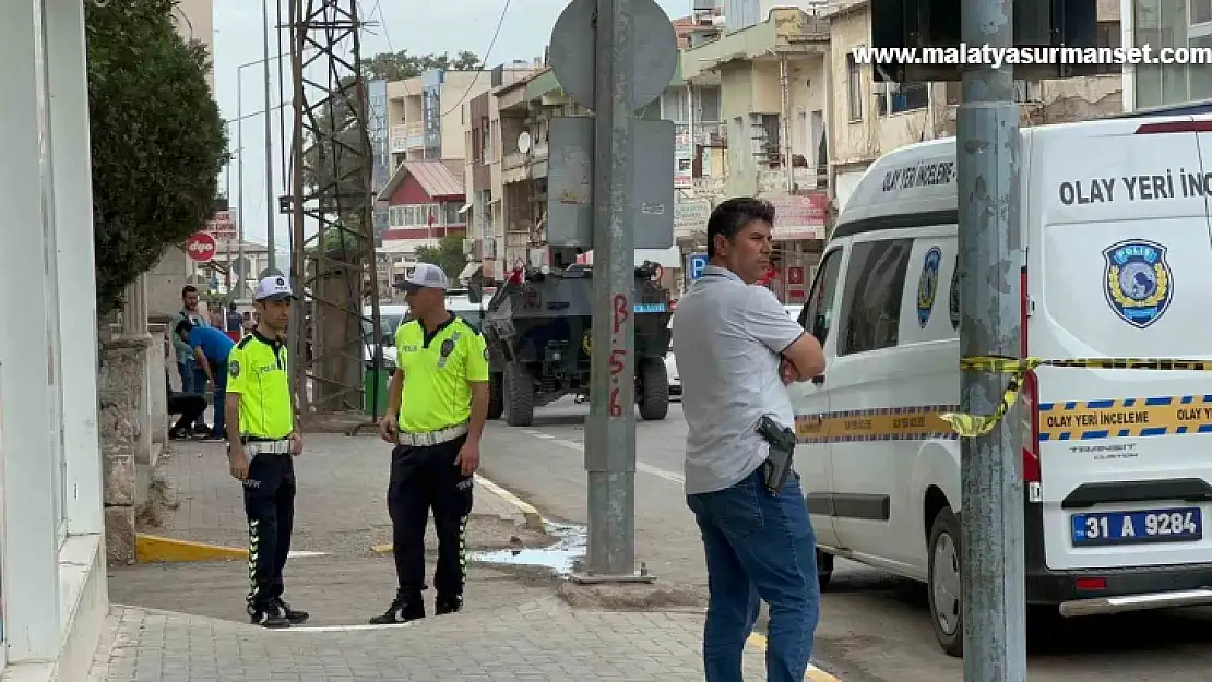 Silahlı, bıçaklı, sopalı kavga kamerada: 4 yaralı