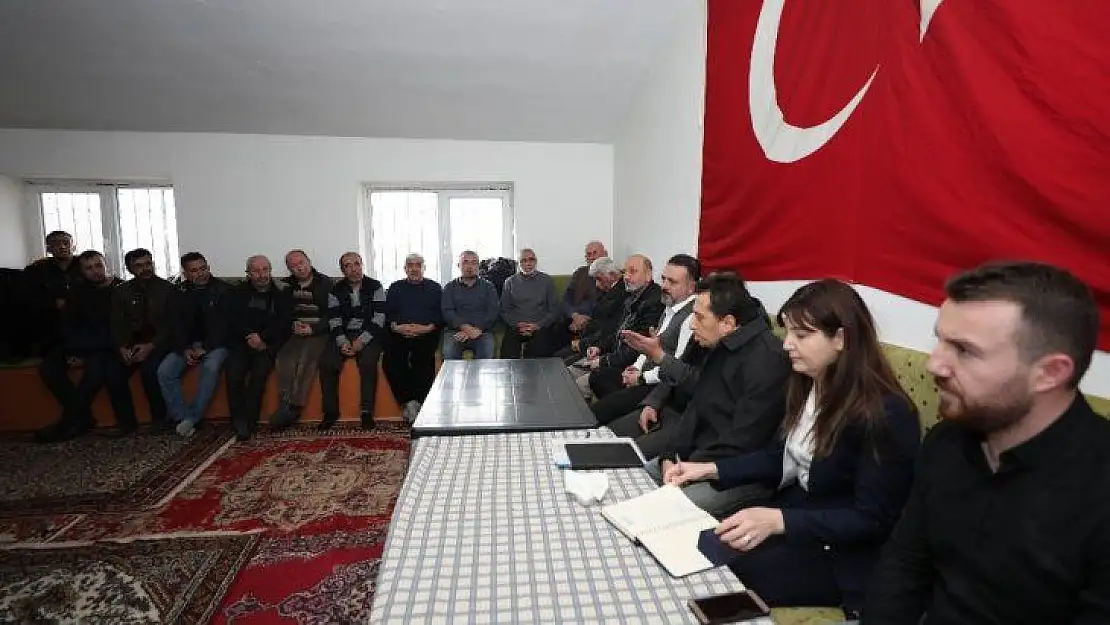 Sincan'da mahalleleri gezen Başkan Ercan, halkın taleplerini dinliyor