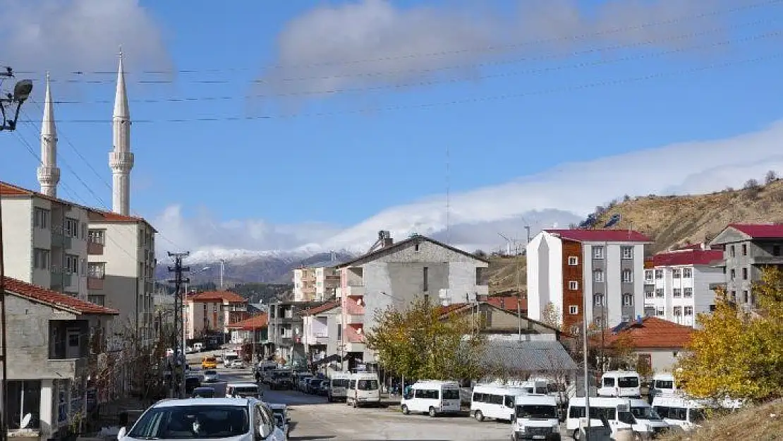 Sincik ilçesine yılın ilk karı yağdı