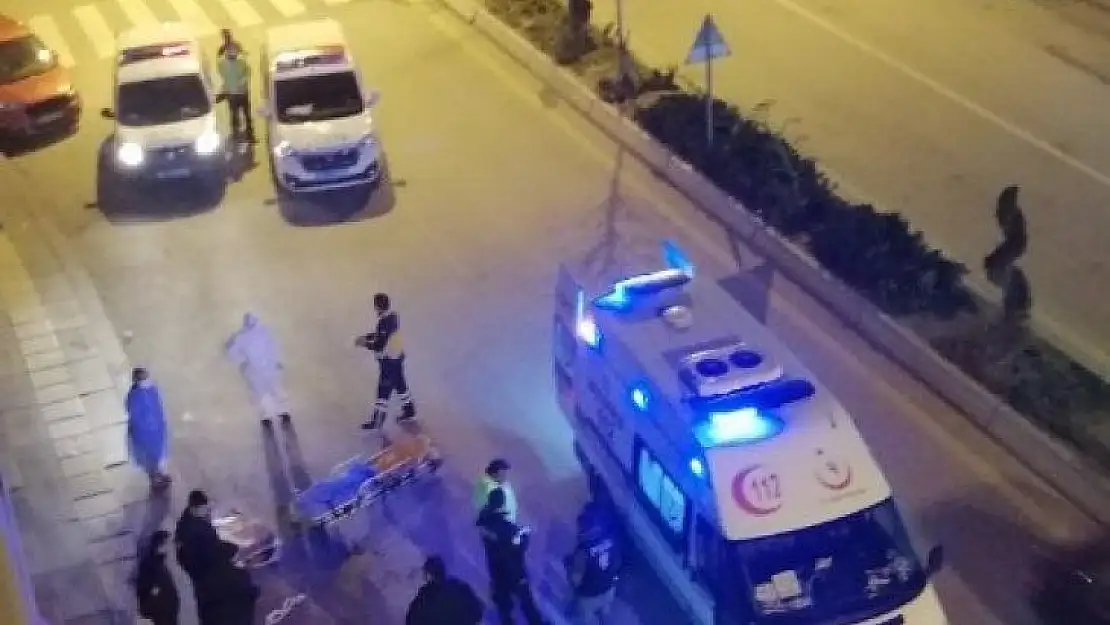 Sinir krizi geçiren şahıs polise ve sağlık ekiplerine zor anlar yaşattı