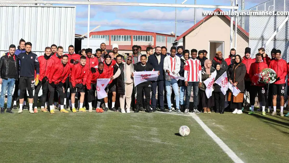 Sivasspor'a Galatasaray maçı öncesi yabancı öğrencilerden destek