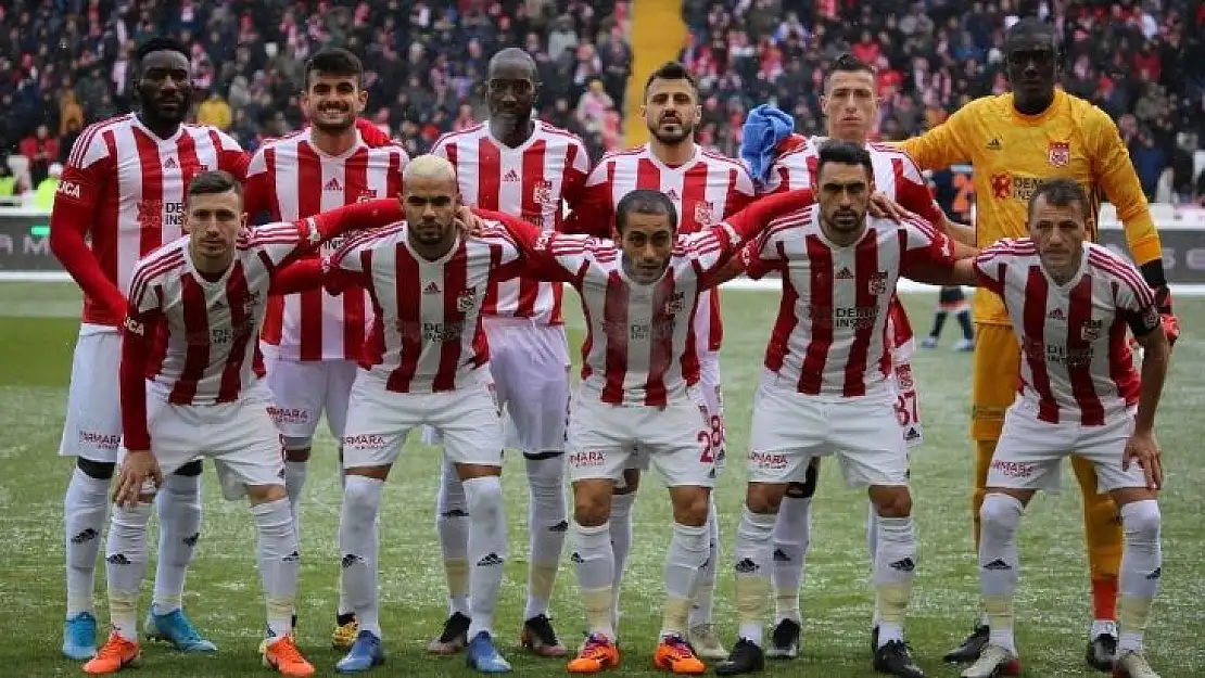 Sivasspor'da 4 futbolcu kart sınırında!