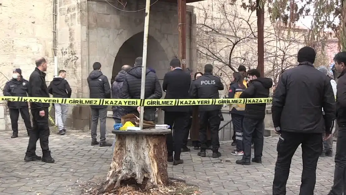 Sobadan Sızan Gaz Hamamda İki Kişiyi Hayattan Kopardı