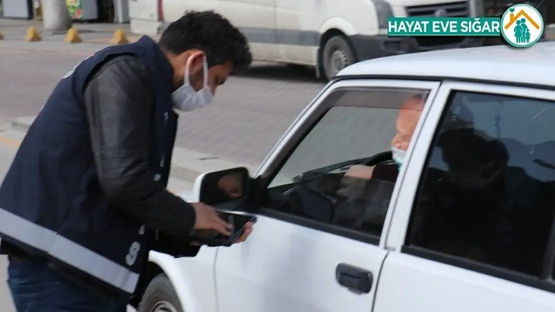 Sokağa çıkanlar polisten kaçamadı