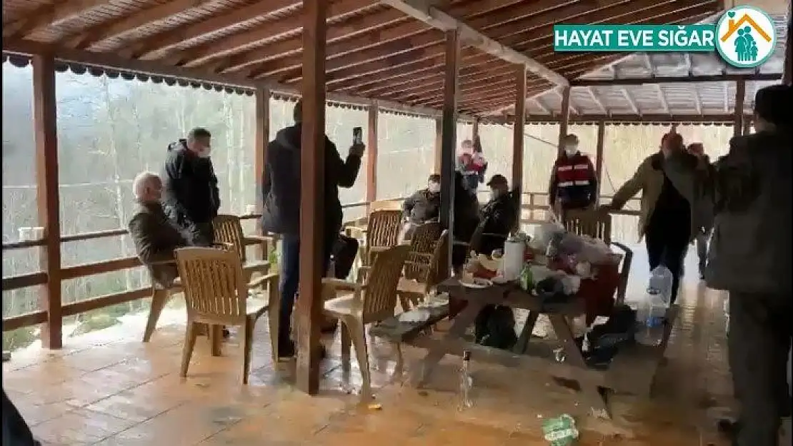 Sokağa çıkma kısıtlamasını ihlal ettiler, cezayı yediler