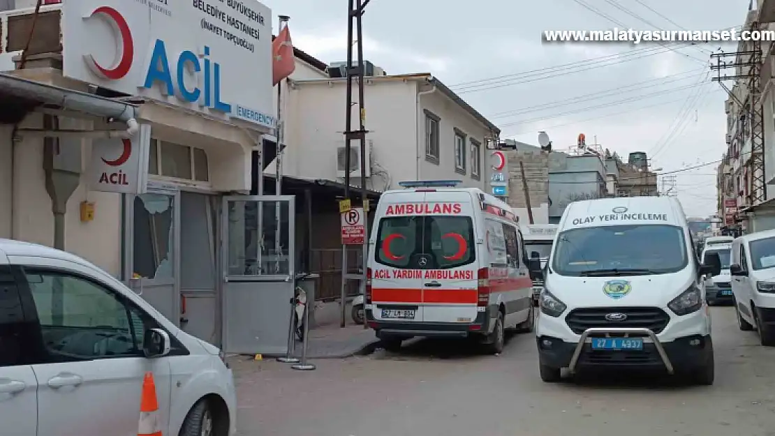 Sokakta başlayan silahlı kavga hastane girişinde son buldu: 1 yaralı