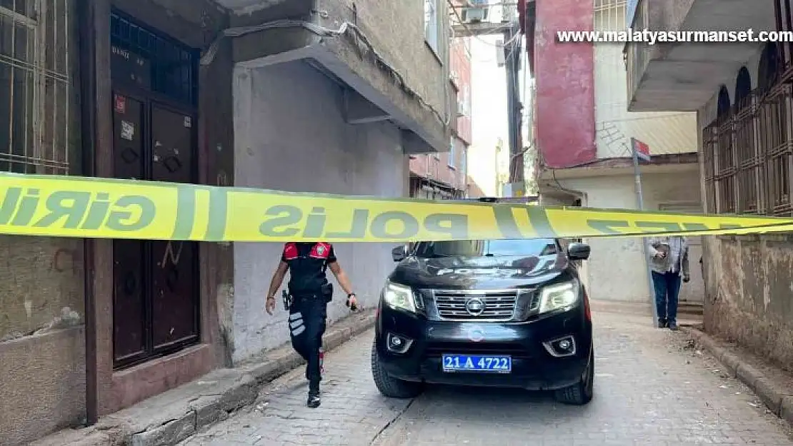 Sokakta oynayan 10 yaşındaki çocuk kurşunların hedefi oldu