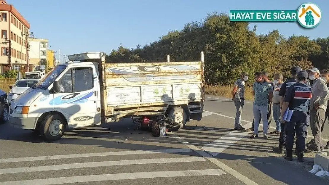 Sollamaya çalıştığı kamyonetin altına girdi: 2 yaralı