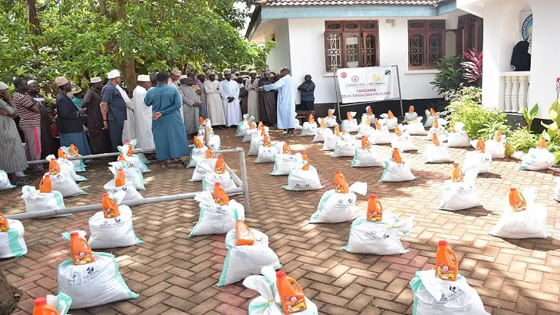 Somuncu Baba Derneğinden Ramazan Yardımları