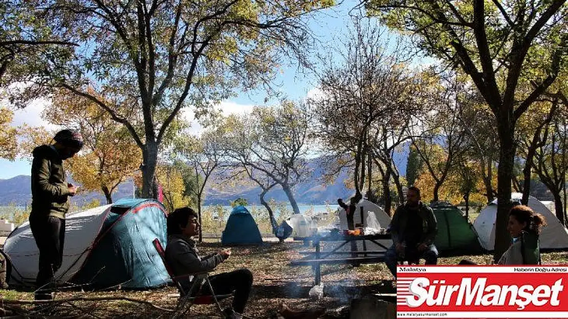 Sonbaharda kampın adresi, Hazar Gölü