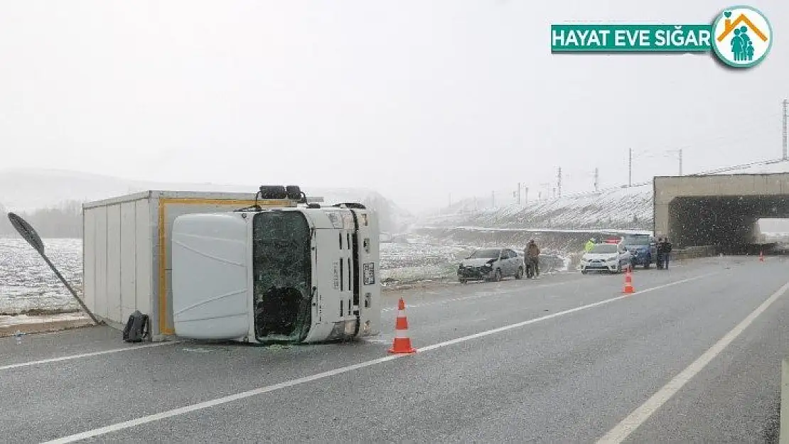 Sorgun'da kamyon devrildi: 1 yaralı