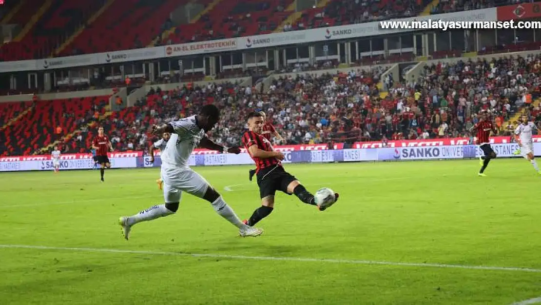 Spor Toto Süper Lig: Gaziantep FK: 0 - Adana Demirspor: 0 (İlk yarı)