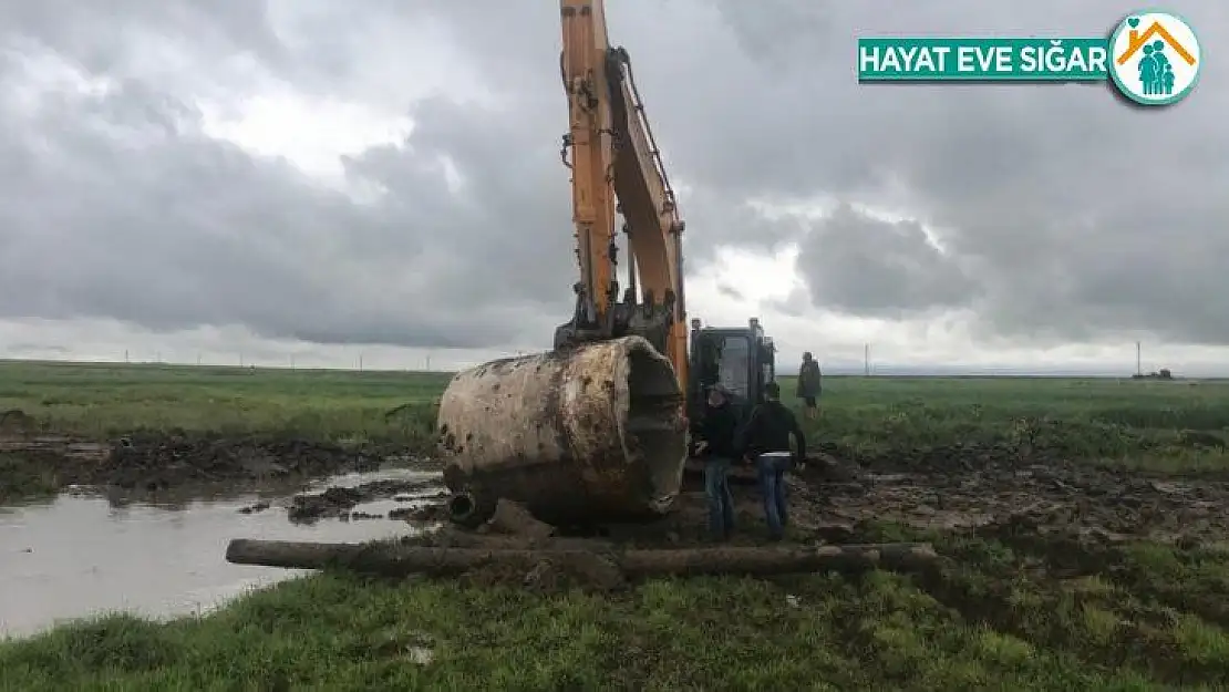 Su taşkını riski olan bir mahalleye daha beton boru hizmeti