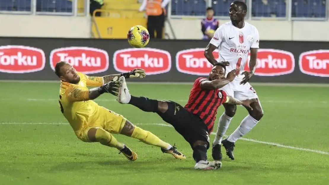 Süper Lig: Gençlerbirliği: 0 - Antalyaspor: 0 (İlk yarı)