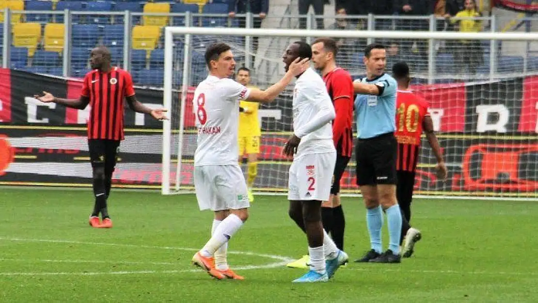 Süper Lig: Gençlerbirliği: 0 - Sivasspor: 1 (İlk yarı)