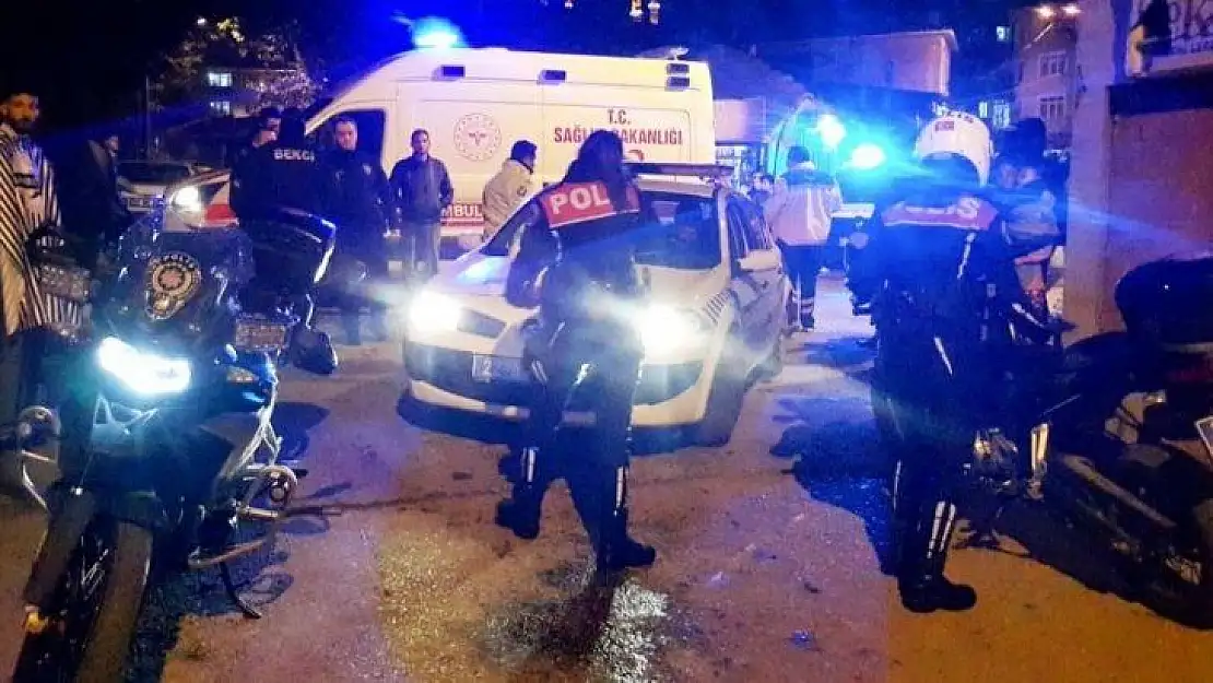 Şüpheli aracı kovalayan polis motosikleti kaza yaptı  2 polis yaralı