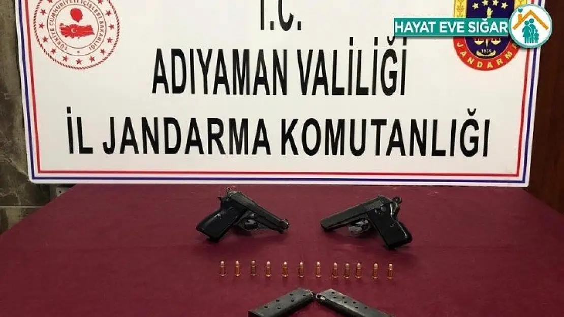 Şüpheli araçlarda tabancalar ele geçirildi