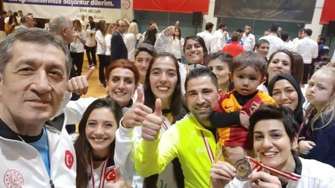 Sur bayan futsal takımı Türkiye 3'üncüsü oldu