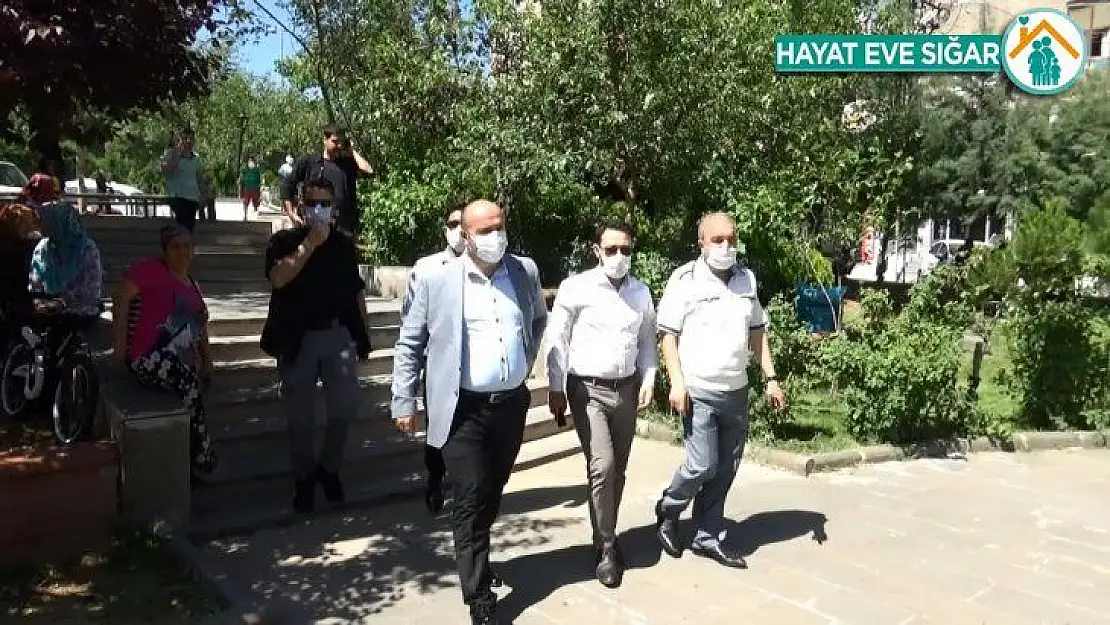 Sur Kaymakamı Çiftçi'den, kurallara uyan çocuklara jest