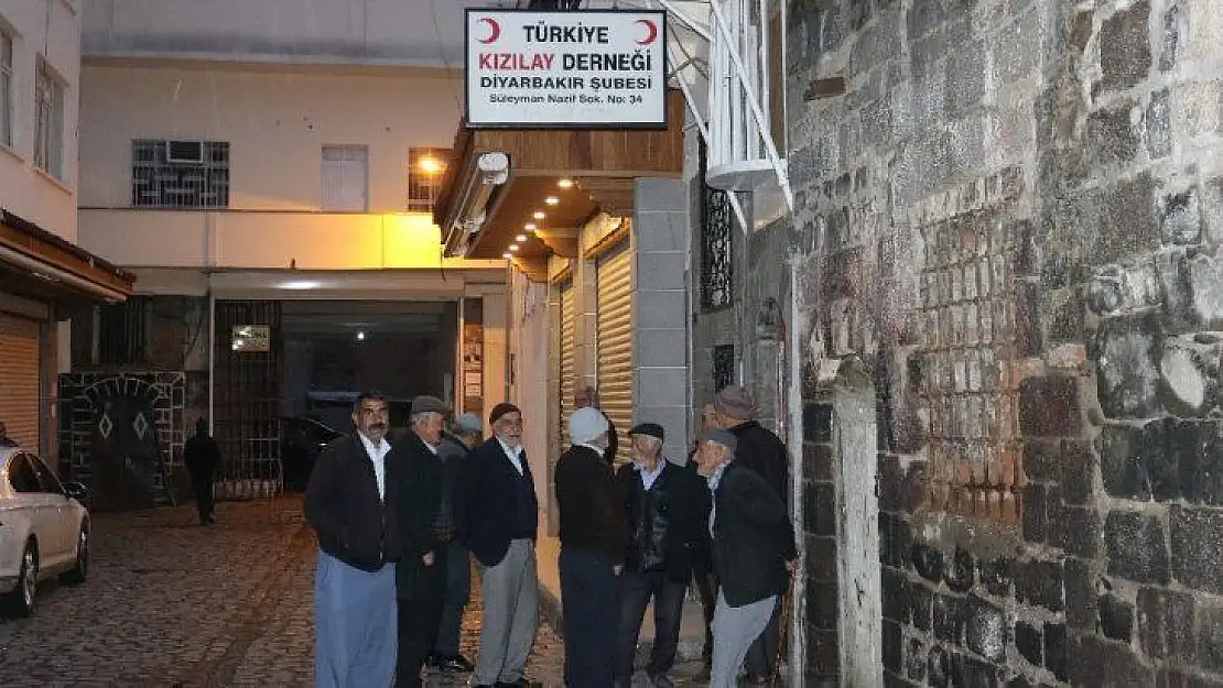 Sur Kızılay ailesinde mağdurlara her sabah çorba ikramı