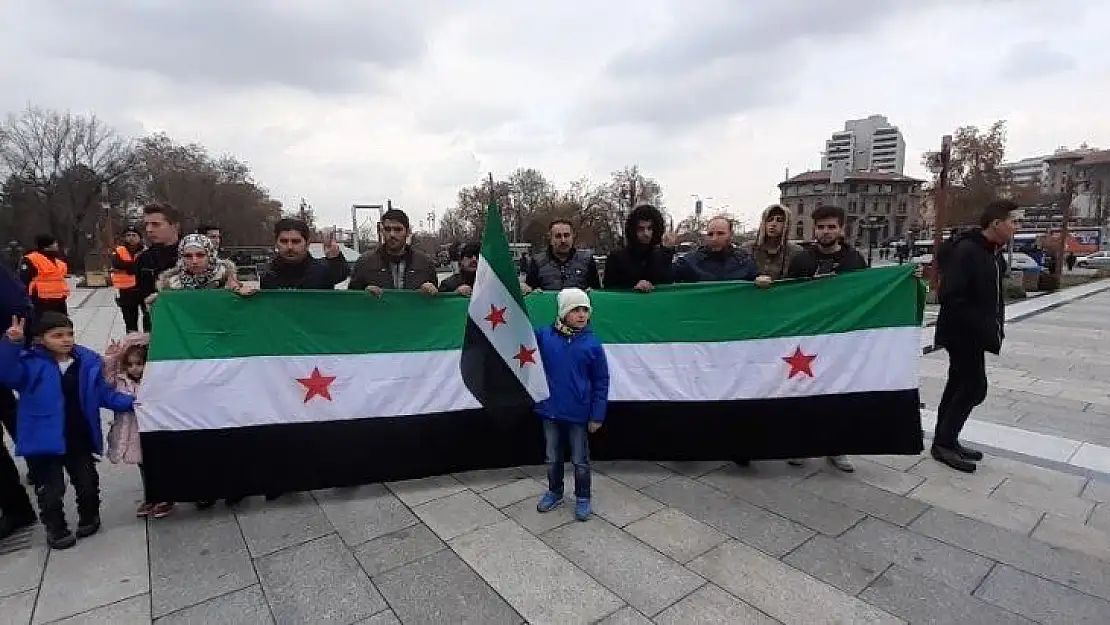 Suriye'nin İdlib kentindeki saldırılar protesto edildi