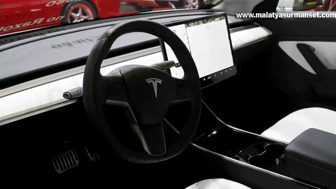 Sürücüsü uyuyan Tesla 15 dakika boyunca polisten kaçtı