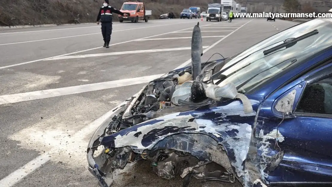 Suşehri'nde Trafik Kazası: 5 Yaralı