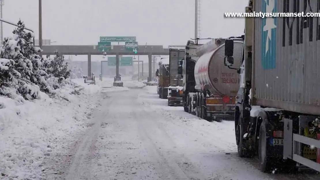 TAG Otoyolu trafiğe kapatıldı