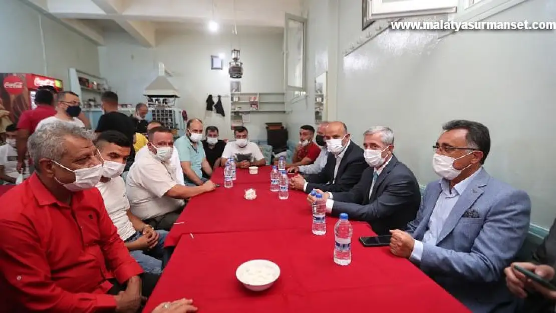 Tahmazoğlu, milletvekilleri ile birlikte esnafı ziyaret etti