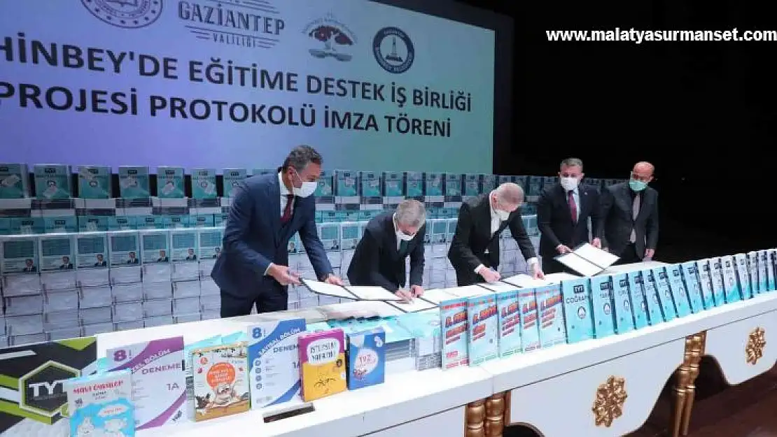 Tahmazoğlu'ndan öğrencilere milyonlarca kitap