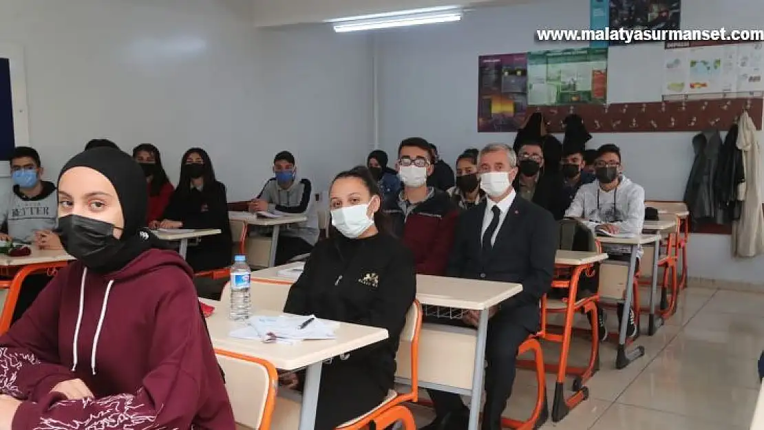 Tahmazoğlu Öğretmenler Gününde öğretmenleri ziyaret etti