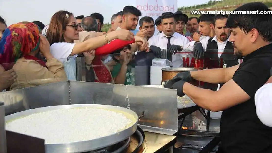 Tarihi On Gözlü Köprüde tanıtım için Lübnan künefesi ikram edildi