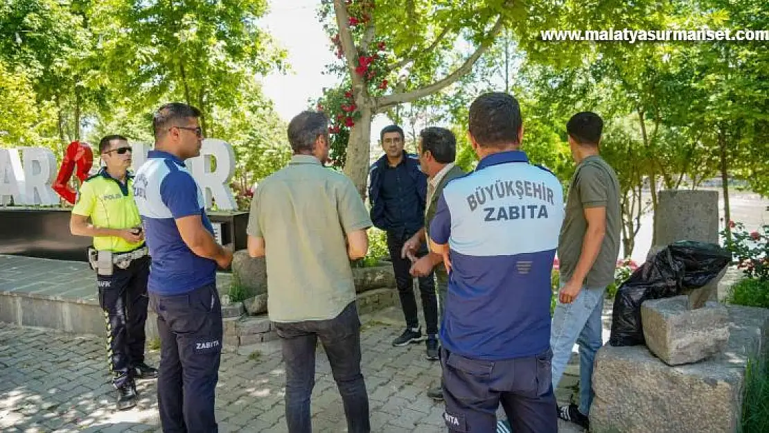 Tarihi ve turistik mekanlarda 'Değnekçi' denetimi