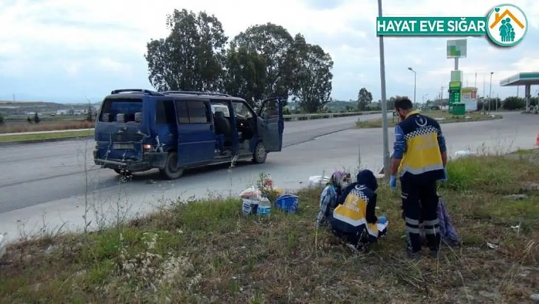 Tarım işçilerini taşıyan minibüse otomobil çarptı: 5 yaralı