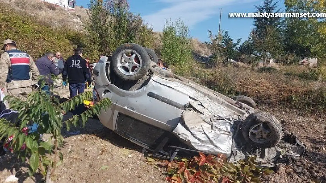 Taşova'da otomobil takla attı: 4 yaralı