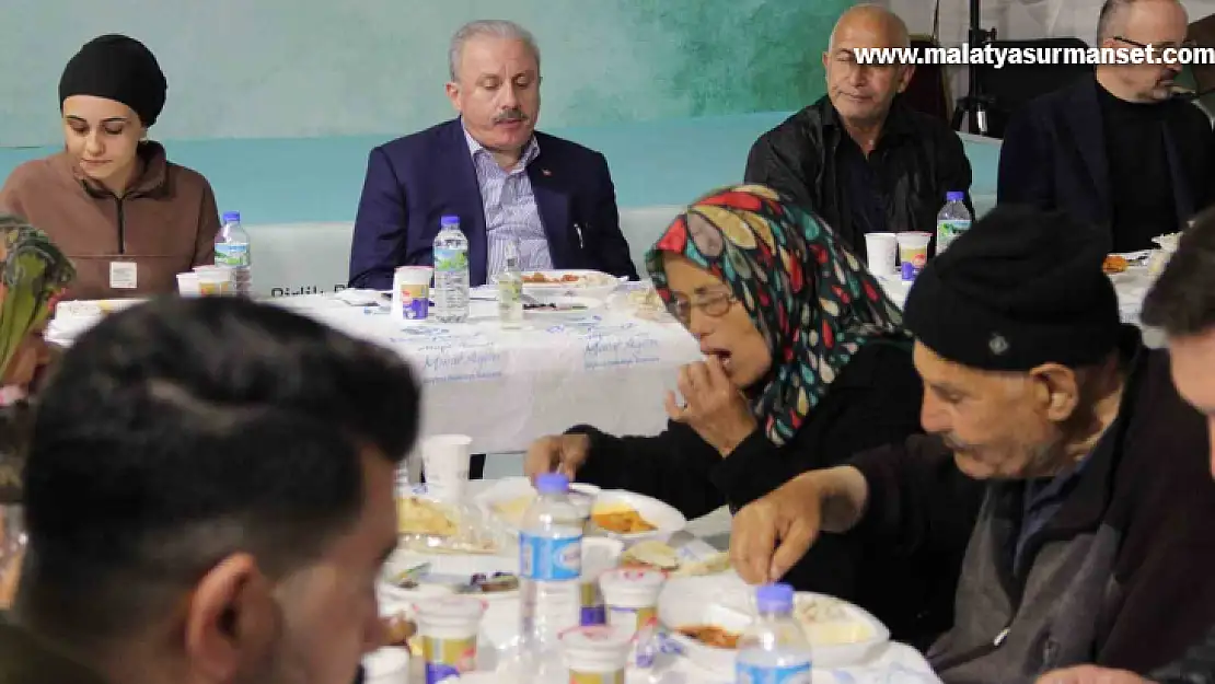 TBMM Başkanı Şentop ilk iftarı depremzedelerle yaptı