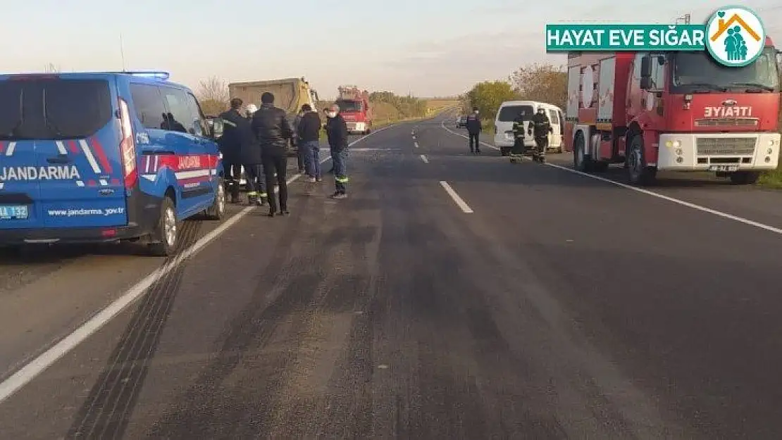 Tekirdağ'da minibüs ile kamyon çarpıştı: 1 ölü, 2 yaralı