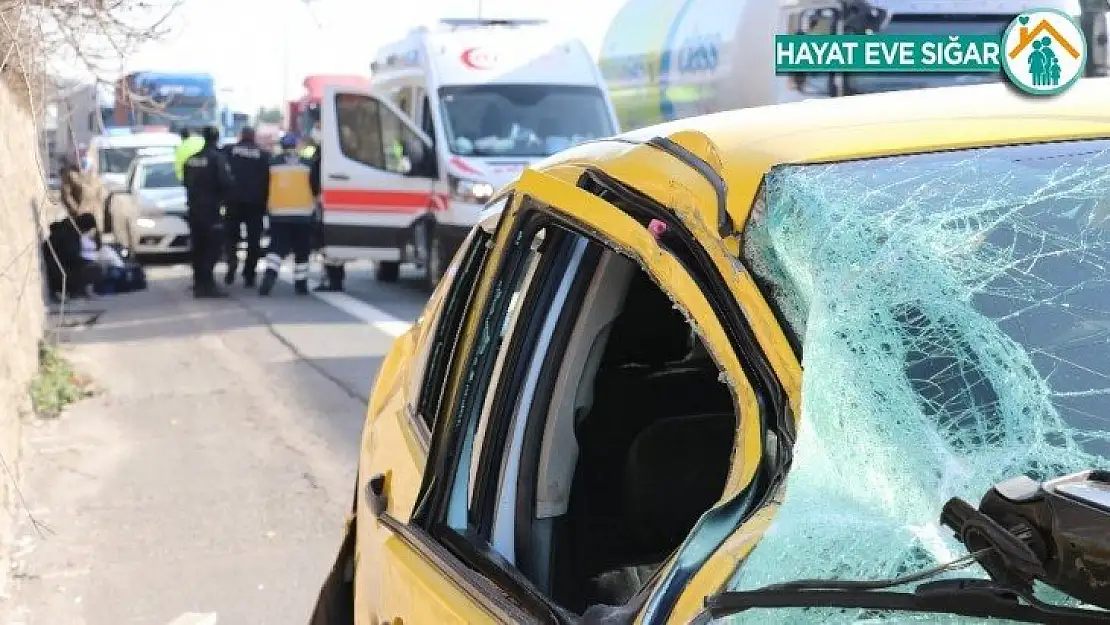 TEM'de 3 araç çarpıştı: 1 yaralı